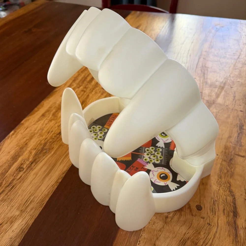 Hallmark Glow in the Dark Halloween Vampire Teeth Candy Holder - Picture 4 of 6